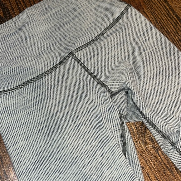 lululemon capri leggings - Picture 2 of 3